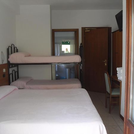 Hotel Ferrara San Benedetto del Tronto Værelse billede